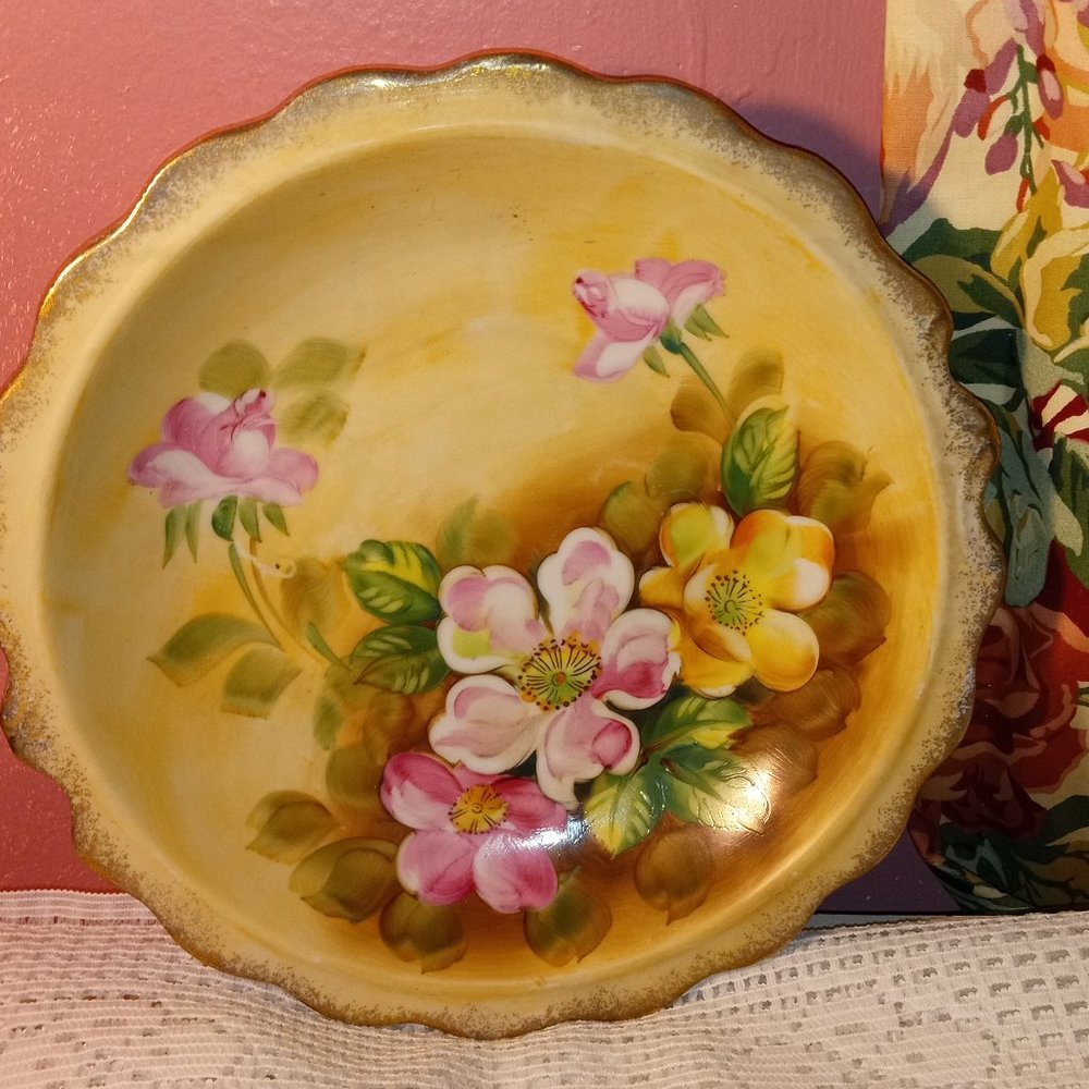 VINTAGE FLORAL HAND-PAINTED DECORATIVE PLATE/DISH